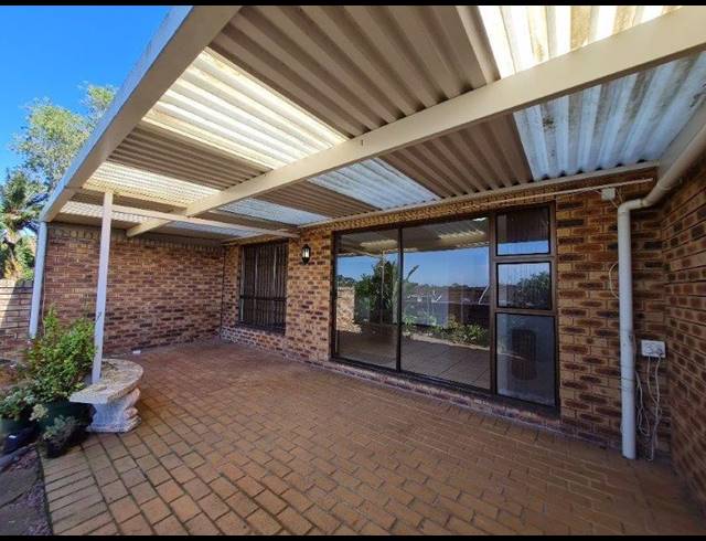 3 BEDROOM TOWNHOUSE SOLD IN PADFIELD PARK